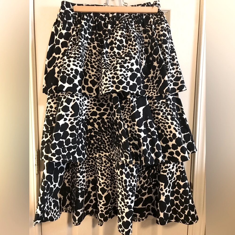 Who What Wear Women’s Tiered Skirt Size 4 Black White Leopard Print